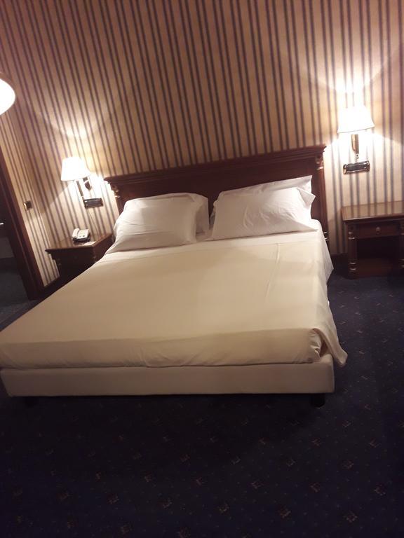 Hotel Jolly Castrovillari Buitenkant foto
