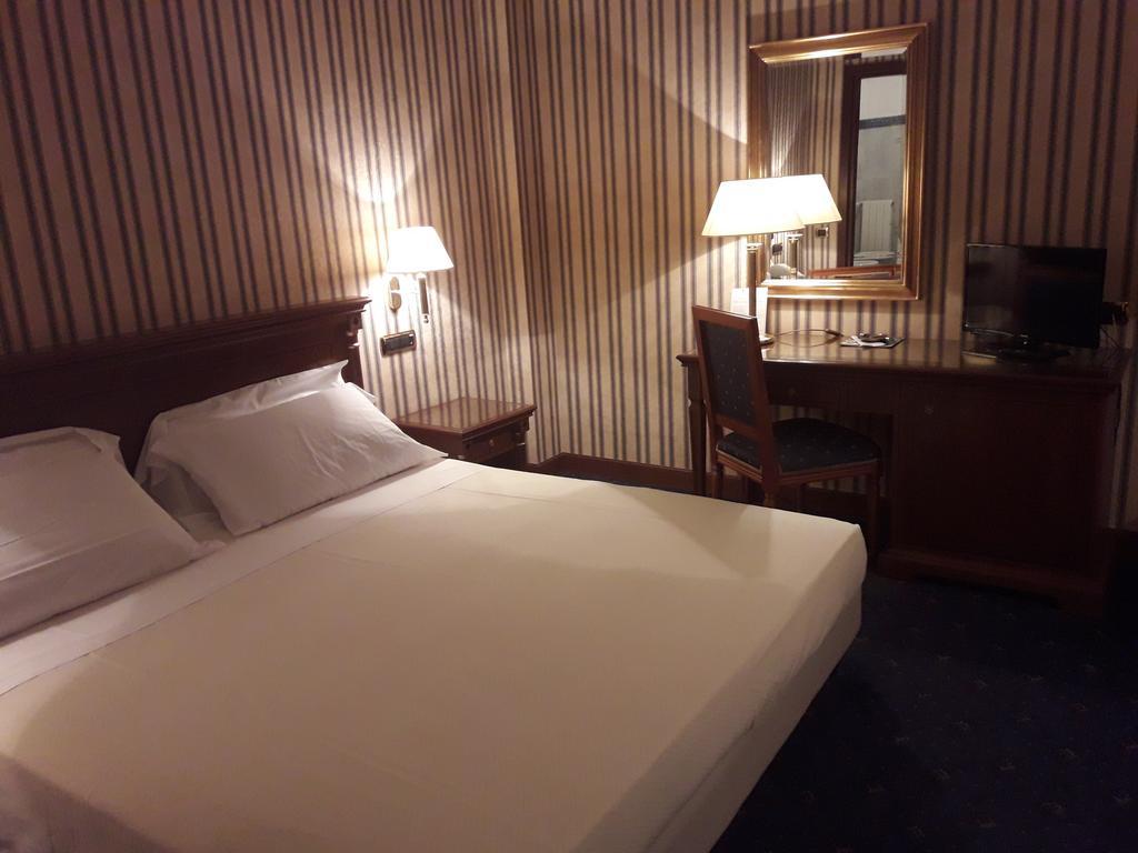 Hotel Jolly Castrovillari Buitenkant foto